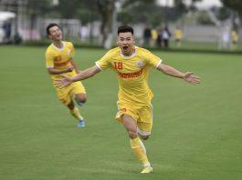 Nguyễn Anh Tú sinh năm 2003 hiện tại anh đang thuộc biên chế đội trẻ Hà Nội FC