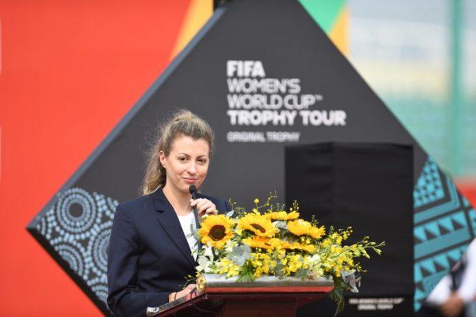 Bà Sarah Gandoin – Đại diện FIFA chia sẻ tại buổi lễ (Ảnh: Internet)