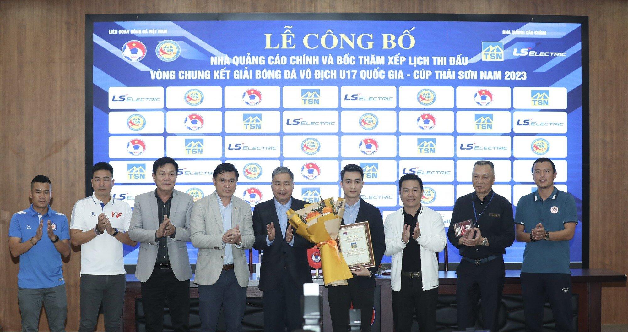 Chiều 6/3, Liên đoàn bóng đá Việt Nam tổ chức Lễ công bố nhà tài trợ quảng cáo chính và Bốc thăm xếp lịch VCK Giải bóng đá Vô địch U17 Quốc gia năm 2023. (Ảnh: Internet)