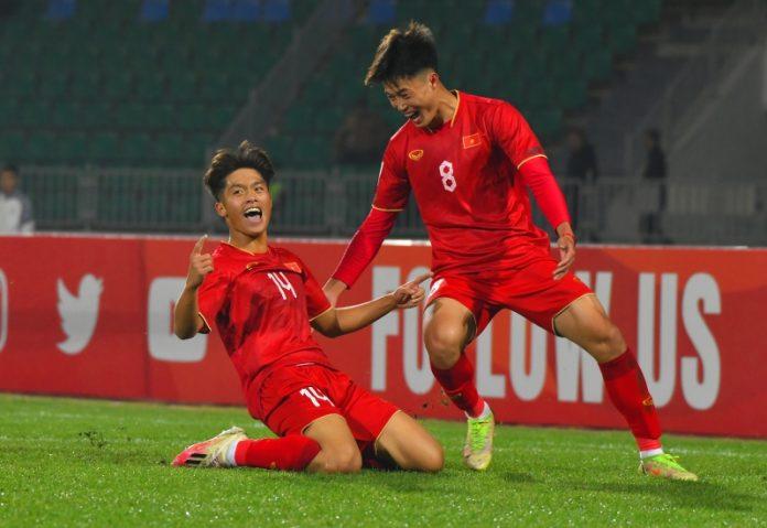 9 cầu thủ U20 Việt Nam được triệu tập lên U23 Việt Nam gồm Khuất Văn Khang, Nguyễn Văn Trường, Nguyễn Quốc Việt, Nguyễn Đức Việt, Bùi Vĩ Hào, Đinh Xuân Tiến, Hồ Văn Cường, Cao Văn Bình và Nguyễn Đình Bắc. (Ảnh: Internet)