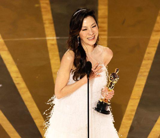 Dương Tử Quỳnh đoạt giải Nữ diễn viên chính xuất sắc nhất tại Oscar 2023 (Ảnh: Twitter/@anwaribrahim