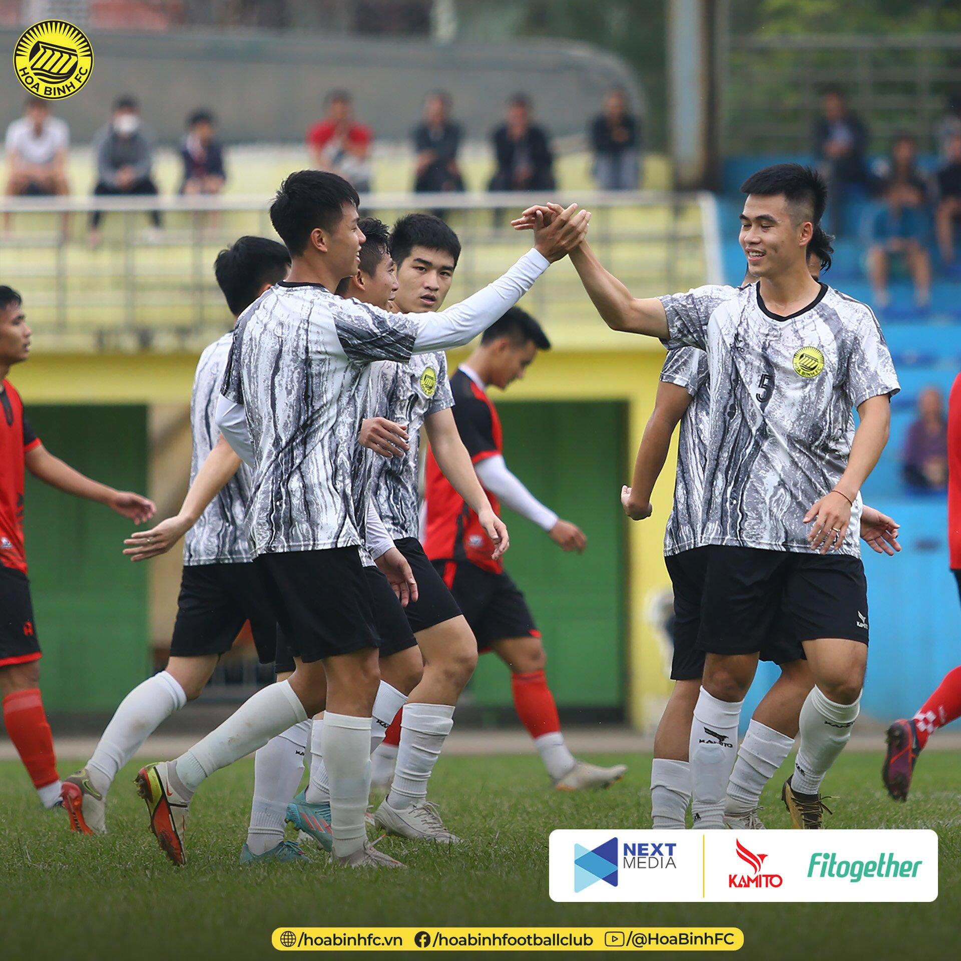 CLB Hòa Bình tích cực tham gia nhiều trận giao hữu và thu về kết quả lạc quan: hòa U20 Việt Nam 3-3, thắng CLB Phú Thọ 5-2 và mới đây hòa CLB PVF - CAND với tỷ số 0-0 (Ảnh: Internet)