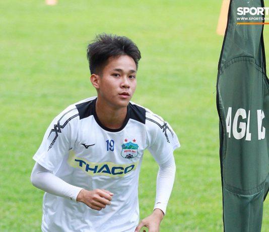 Tiền đạo này gia nhập Học viện HAGL JMG năm 14 tuổi và được xem là nhân tốt tố nhất khoá 3 của Học viện HAGL đào tạo ra
