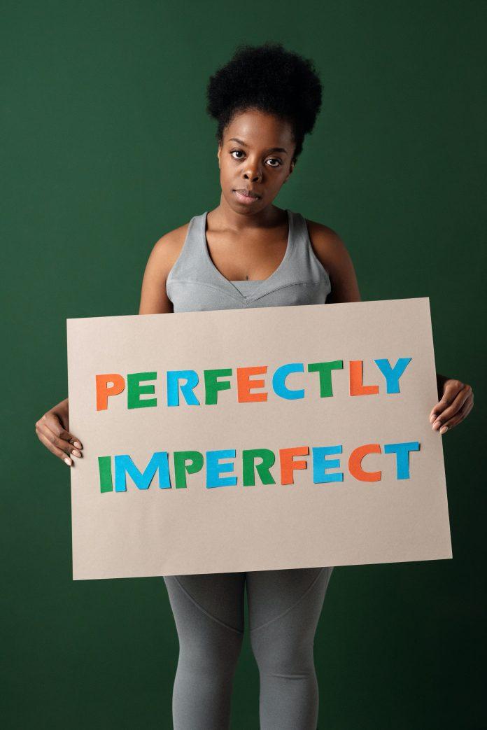 Bạn không hoàn hảo, bạn đẹp theo cách riêng của mình. (Nguồn: Internet)