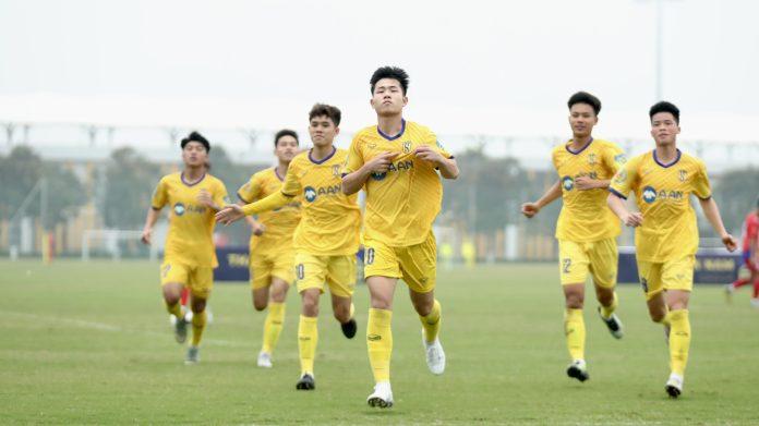 U17 Sông Lam Nghệ An trở thành đội bóng đầu tiên giành vé vào vòng tứ kết (Ảnh: Internet)