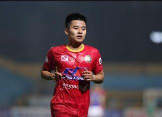 Lê Phạm Thành Long sau khi đầu quân cho CLB Thanh Hóa đã có sự tiến bộ vượt bật đặc biệt là dưới bàn tay của HLV Velizar Popov