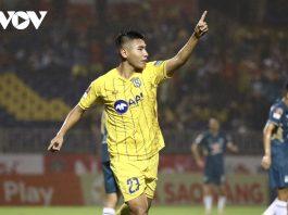 Đinh Xuân Tiến ghi bàn - tín hiệu vui cho HLV Philippe Troussier