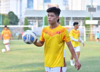 Tiền vệ trẻ sinh năm 2004 của HAGL từng được HLV Kiatisak đánh giá rất cao, có tiềm năng phát triển hơn các đàn anh Xuân Trường, Tuấn Anh ở đội bóng phố Núi trước đây