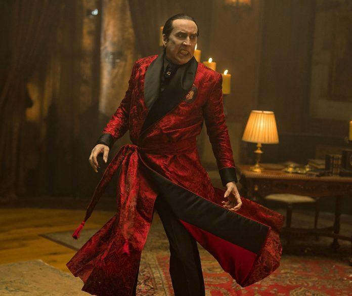 Nicolas Cage tạo lên một Dracula không giống ai nhưng cũng cực kỳ thú vị. (Ảnh: Internet)