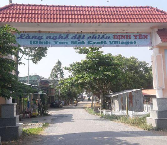 Làng chiếu Định Yên