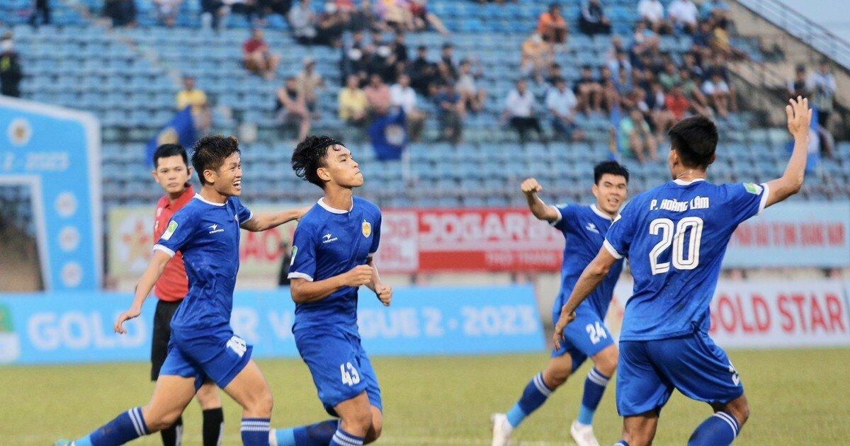 Trung vệ cao 1m87 của CLB Quảng Nam ghi bàn như tiền đạo - BlogAnChoi