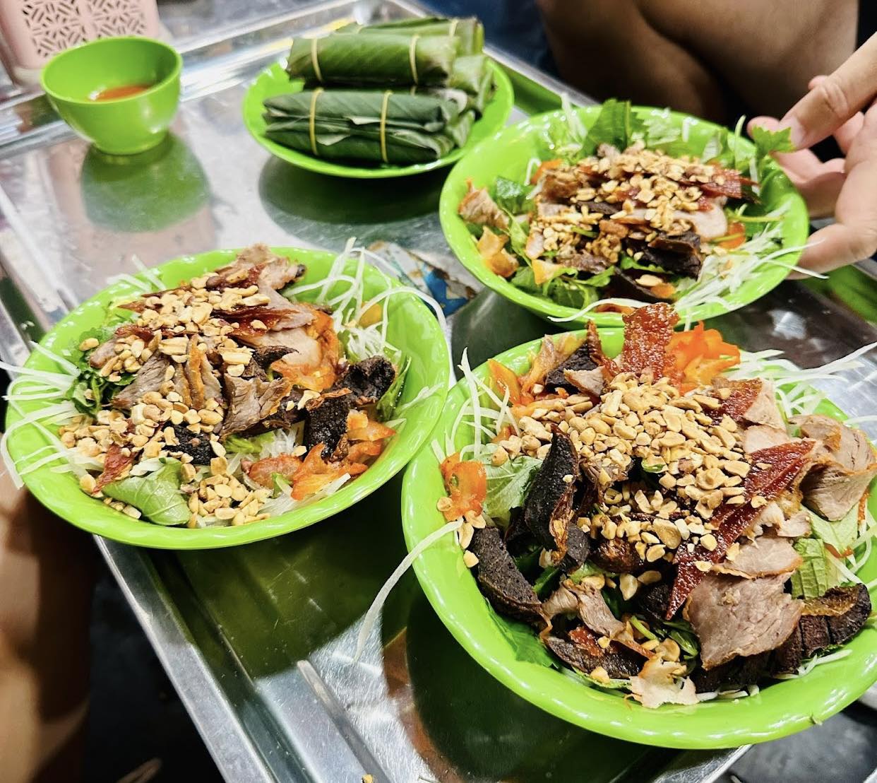 Long Vi Dung Nộm Thịt Bò Khô. (Nguồn ảnh: Internet)