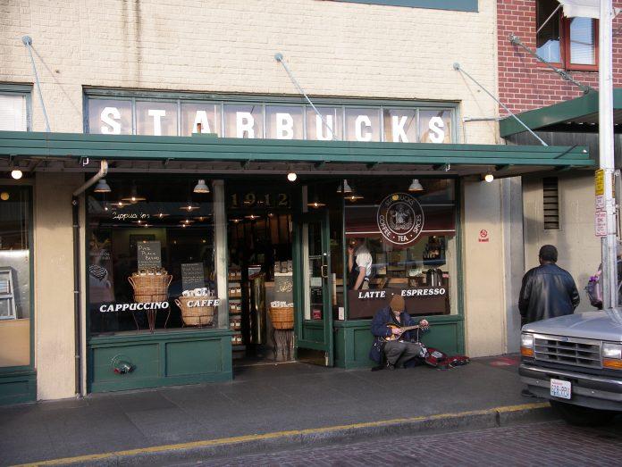 Sự gia nhập của Howard Schultz đã trở thành tiền đề mang thương hiệu Starbucks vươn ra toàn cầu (Ảnh: Internet)