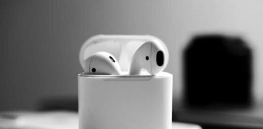 Dùng một bên AirPods để tiết kiệm pin (Ảnh: Internet)