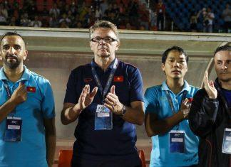 HLV Troussier không có huy chương lẫn tiền thưởng sau tấm HCĐ SEA Games? thuyền trưởng U22 Việt Nam bất ngờ cũng không được ban tổ chức nước chủ nhà trao huy chương. Bởi theo quy định, chỉ có 28 tấm huy chương được trao cho mỗi đội.