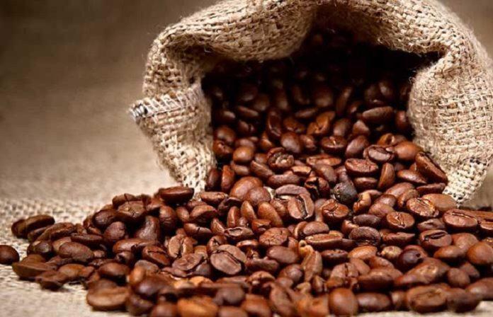 Dùng cà phê nguyên chất ở của những nhà cung cấp uy tín để có ly cafe ngon hơn. (Ảnh: Internet)