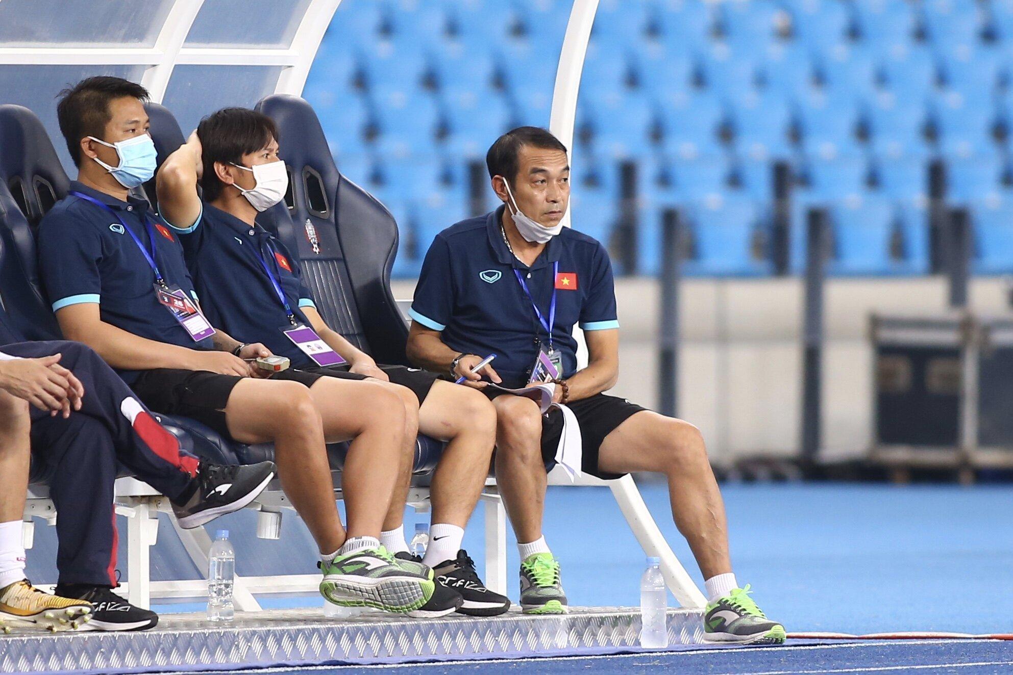 Xen giữa quá trình làm việc tại các Trung tâm đào tạo bóng đá trẻ, ông Nam dẫn dắt một số đội tuyển trẻ. Năm 2016, ông dẫn dắt ĐT U16 Việt Nam vào tới tứ kết giải U16 châu Á. (Ảnh: Internet)