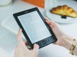 Máy đọc sách có cả nút bấm vật lý và màn hình cảm ứng (Ảnh: Internet)