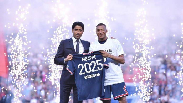 Ban đầu ai cũng nghĩ Mbappe có hợp đồng với PSG đến 2025 nhưng thực tế anh chỉ ký 2 năm kèm tùy chọn gia hạn thêm 12 tháng. Và giờ chân sút này đã thông báo với CLB: anh sẽ không kích hoạt gia hạn, tức chỉ đến hè 2024 là hết thỏa thuận (Ảnh: Internet)