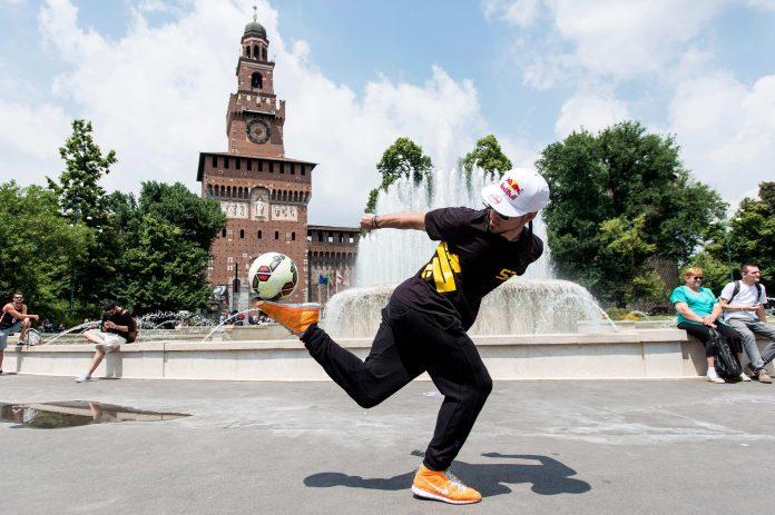 Sean Garnier - nhà vô địch tâng bóng nghệ thuật thế giới 2008 (Ảnh: RedBull.com)