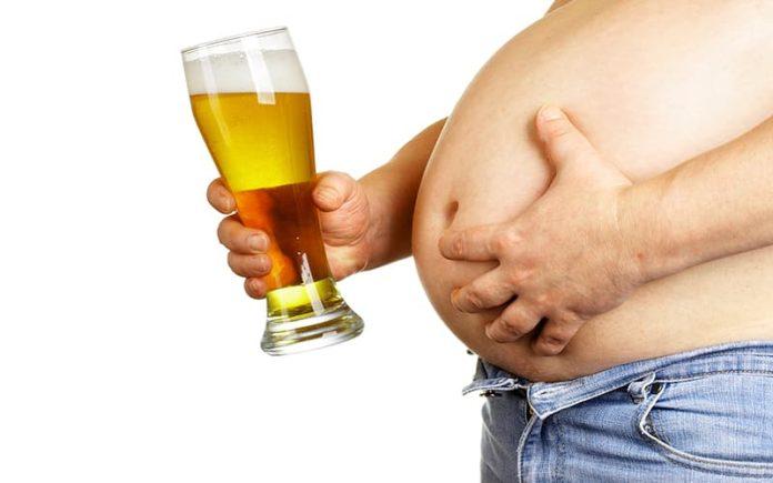 Uống bia quá nhiều cũng có thể làm tăng cân (Ảnh: Internet)