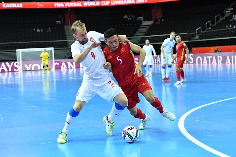 Trận đấu giữa Đội tuyển Futsal Việt Nam và CH Czech tại FIFA Futsal World Cup (Ảnh: VFF)