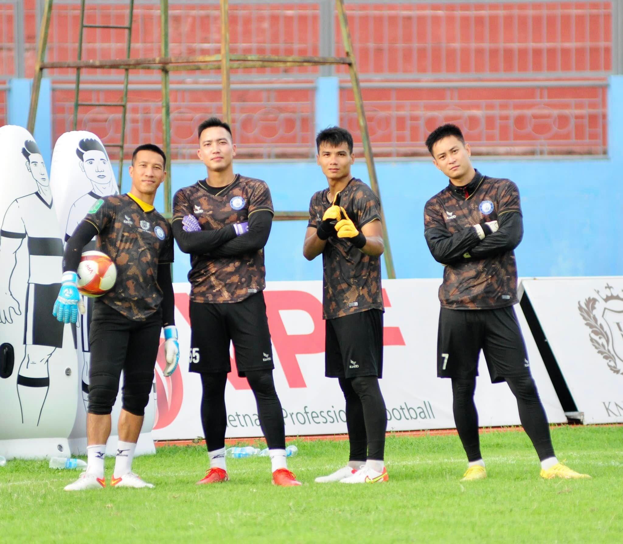 Hiện nay, Ban huấn luyện, các cầu thủ CLB Khánh Hòa vẫn duy trì tập luyện và chờ đợi. (Ảnh: Internet)