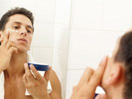 Thị trường làm đẹp cho nam giới dự kiến đạt giá trị 30 tỷ USD vào năm 2030 Trên thực tế, xu hướng làm đẹp ở nam giới được nhen nhóm hình thành từ những năm 1960, 1970 khi những nam nghệ sĩ nổi tiếng như David Bowie hay Mick Jagger bắt đầu trang điểm