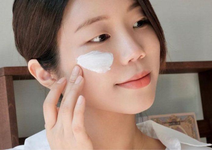 Cách sử dụng kem chống nắng Farmona Sun Face Cream Oil Free khá đơn giản (Ảnh: Internet).