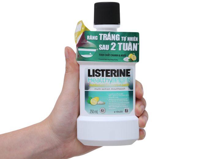 Để tạo sự khác biệt với đối thủ cạnh tranh, các marketer của Listerine đã sáng tạo slogan đầy táo bạo, nhấn mạnh vào hương vị khó chịu của sản phẩm (Ảnh: Internet)