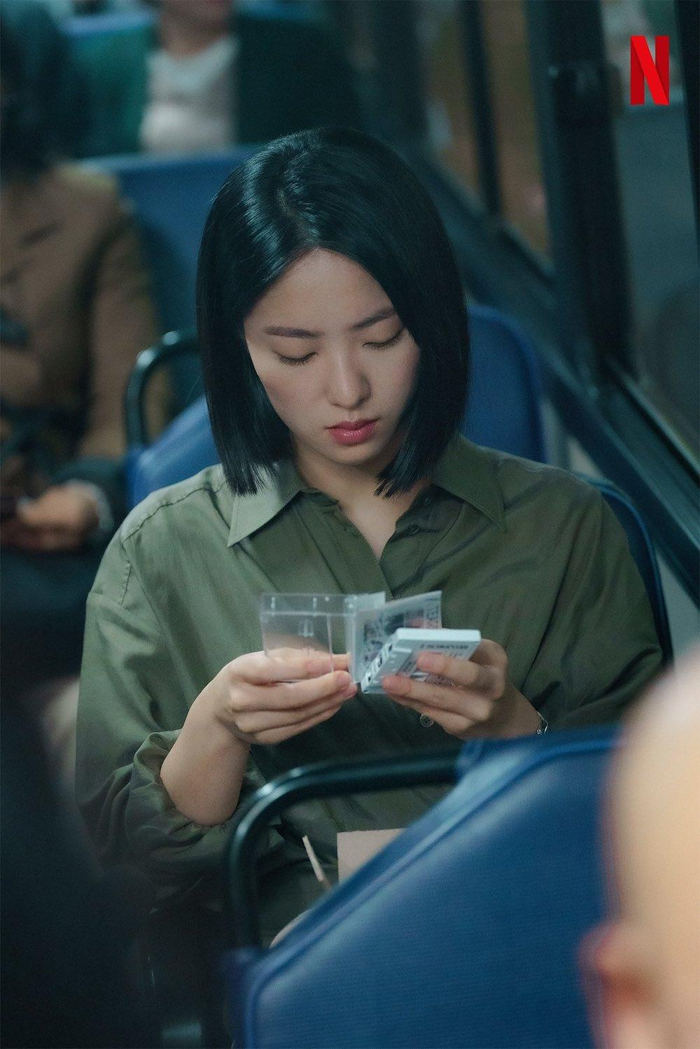 Băng cassette đưa Jun Hee quay về quá khứ. (Nguồn: Internet)