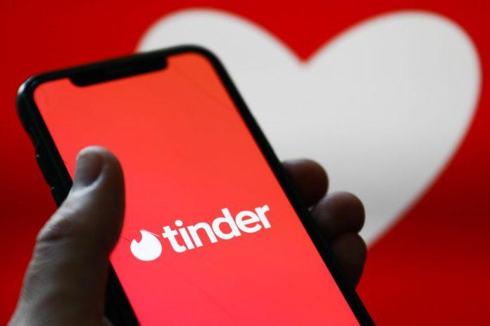 7 chiến thuật viết bio Tinder khiến người xem auto quẹt phải