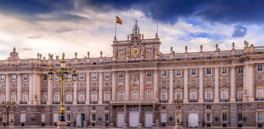 Top 10 địa điểm “đáng tiền” khi du lịch Madrid – Một thành phố đa dạng, sôi động và năng động Cung điện Hoàng gia Madrid (Palacio Real de Madrid)