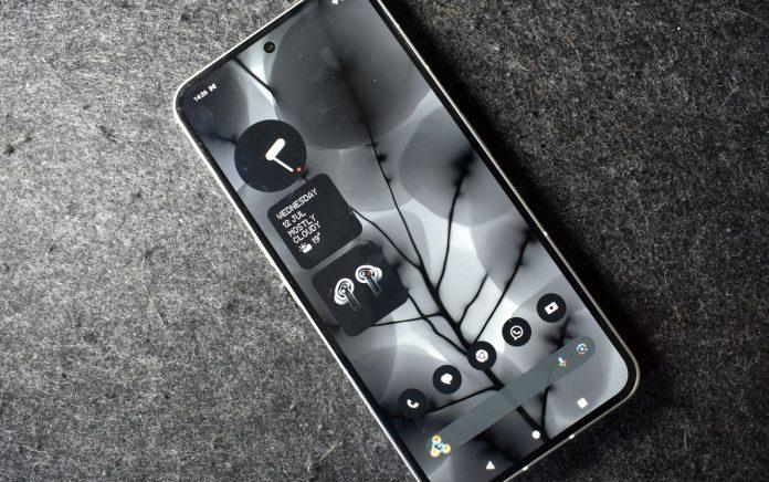 Màn hình của Nothing Phone 2 được nâng cấp (Ảnh: Internet)