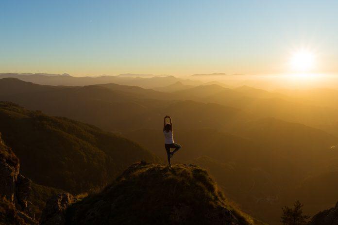 Yoga hỗ trợ sức khỏe bên trong lẫn bên ngoài của bạn. (Nguồn: Internet)