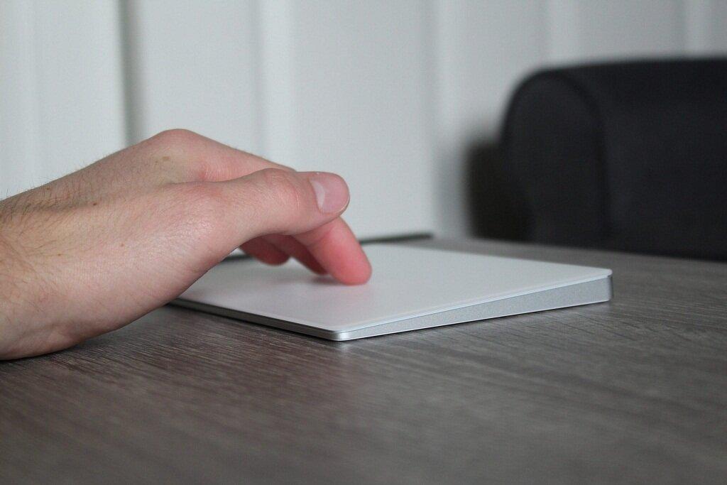 Magic Trackpad của MacBook được thiết kế đặc biệt mang lại trải nghiệm tối ưu (Ảnh: Internet)