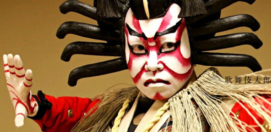 Các nghệ nhân Kabuki được trang điểm rất tỉ mỉ Nguồn: internet