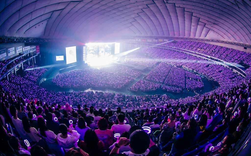 Biển lightstick cổ vũ cho TWICE tại Tokyo Dome (Ảnh: Internet)