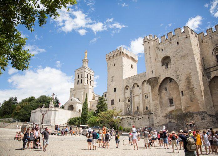 Phố cổ Avignon Pháp - Nguồn: Internet