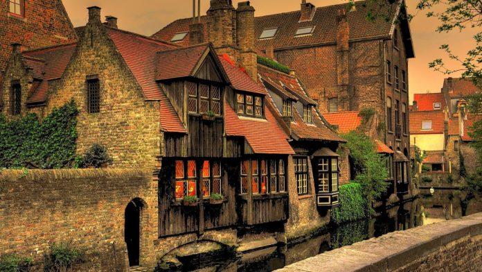 Phố cổ châu Âu Bruges - Nguồn: Internet