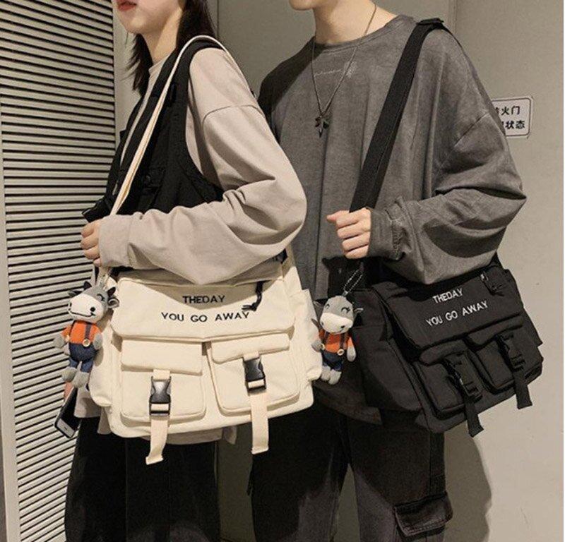 Túi đeo chéo dùng đi học mà vẫn thời trang