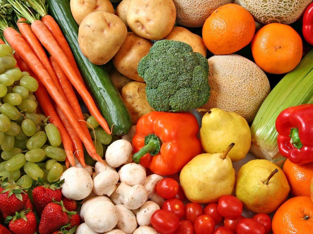 Bổ sung đa dạng các loại rau củ quả vào bữa ăn hằng ngày (Nguồn: Internet)