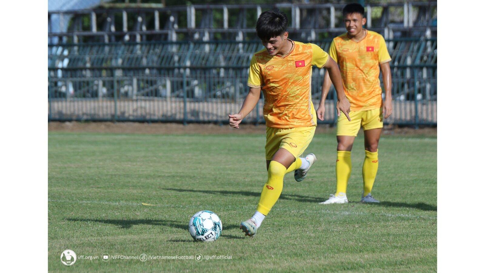 U23 Việt Nam tập luyện để sẵn sàng cho trận đấu đầu tiên với U23 Lào (nguồn ảnh: Liên đoàn bóng đá Việt Nam)