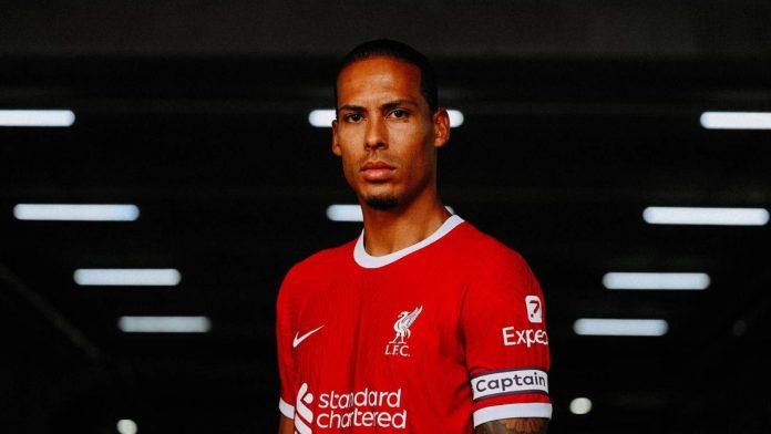 Vandijk được Jurgen Klopp trao băng đội trưởng (nguồn ảnh: Liverpool Official)