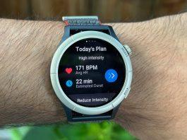 Amazfit Cheetah Pro có thể hiển thị sắc nét khi ở ngoài trời ( Ảnh: Internet)