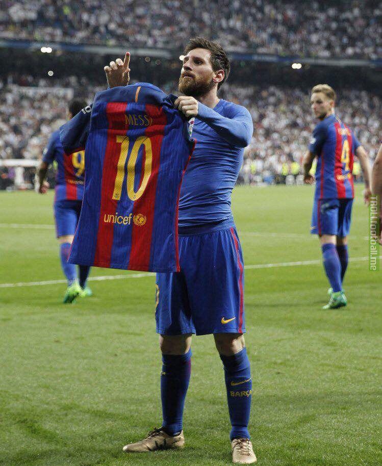 Pha ăn mừng kinh điển của Messi trong trận đấu Siêu kinh điển với Real (Ảnh: Internet)
