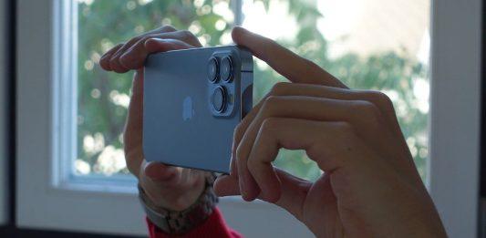 7 cách đơn giản khắc phục lỗi iPhone chụp hình bị mờ Giữ chắc tay khi chụp hình (Ảnh: Internet)