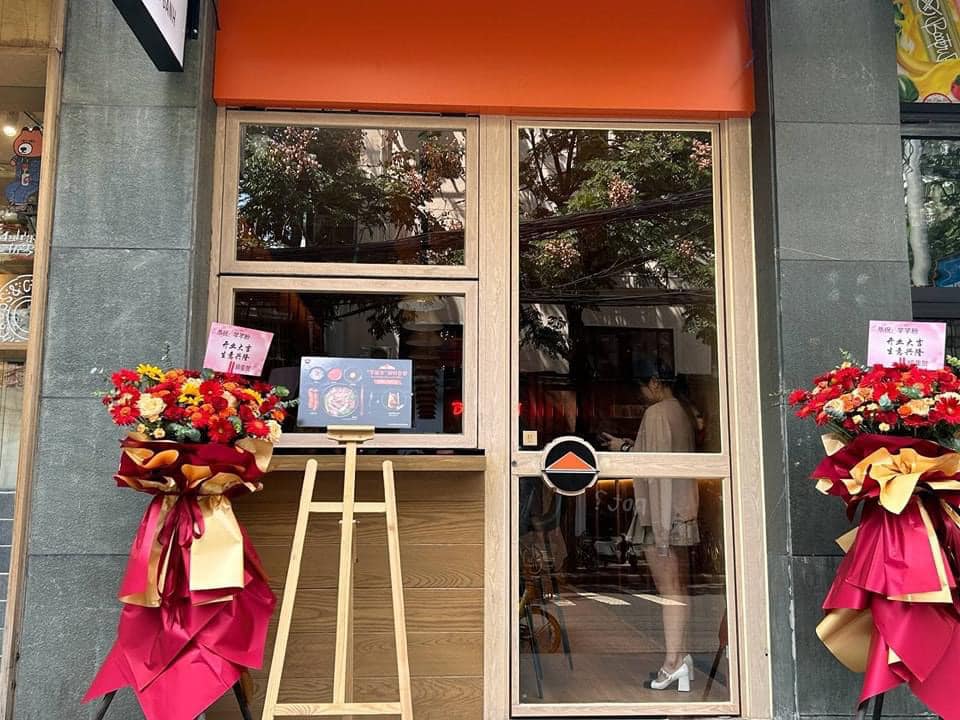 Cửa quán Phở "La Ganh" của Chi Pu tại Thượng Hải Trung Quốc (Nguồn: internet)