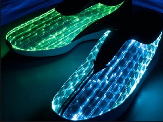 Giày thể thao Glow có đèn LED (Ảnh: Internet)