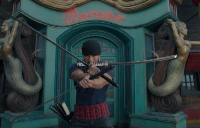 Mackenyu vào vai Zoro với ba thanh kiếm đặc trưng (Ảnh: Internet)